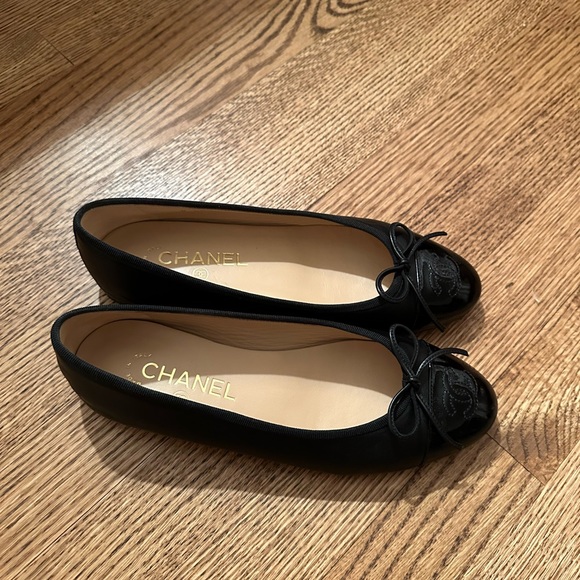 COPY - Chanel Black Flats 7.5 - Picture 5 of 6
